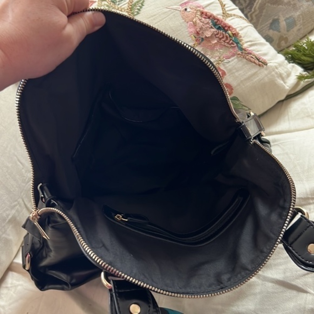 Black gold and clear bling purse absolutely stunning - Picture 3 of 4